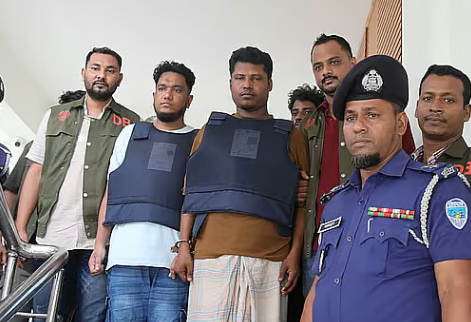 ফলস ছাদে লুকিয়ে গুলি, শেষে পুলিশের কাছে মোবারকের শর্ত—‘কসম করেন’